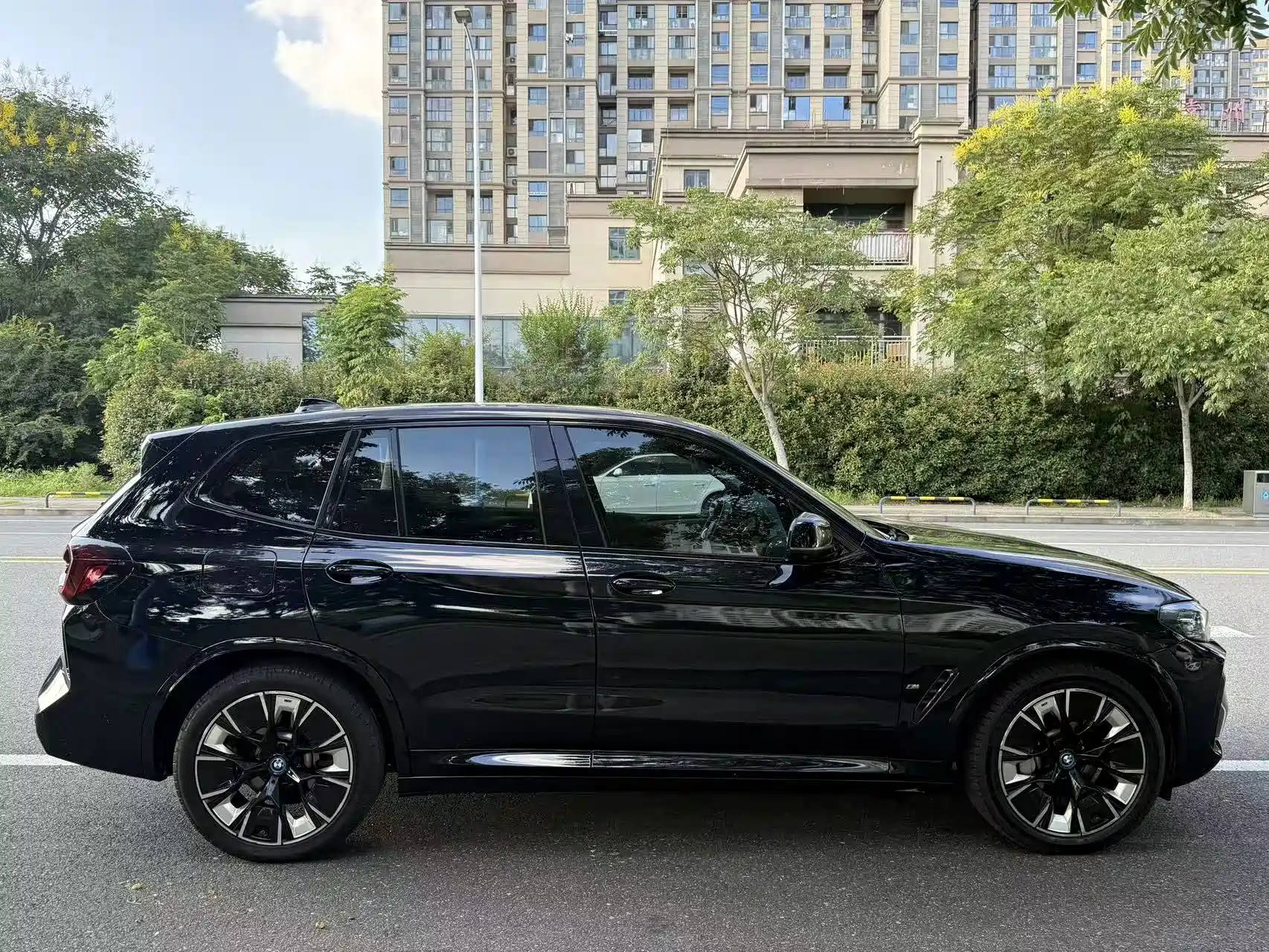 Фото 2 - BMW iX3