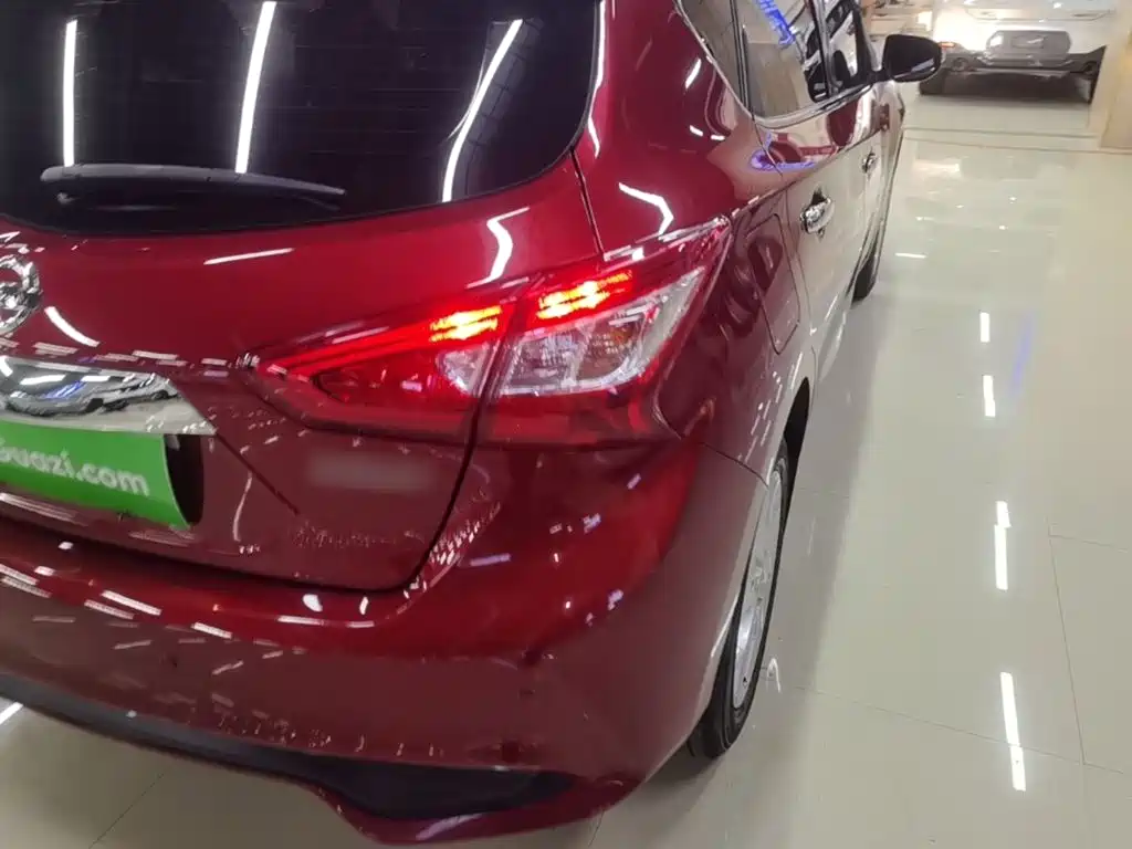 Nissan Tiida, миниатюра 8