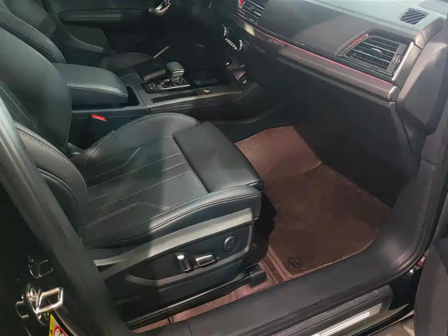 Audi Q5L 2024 Model 40 TFSI Luxury Dynamic фото 8