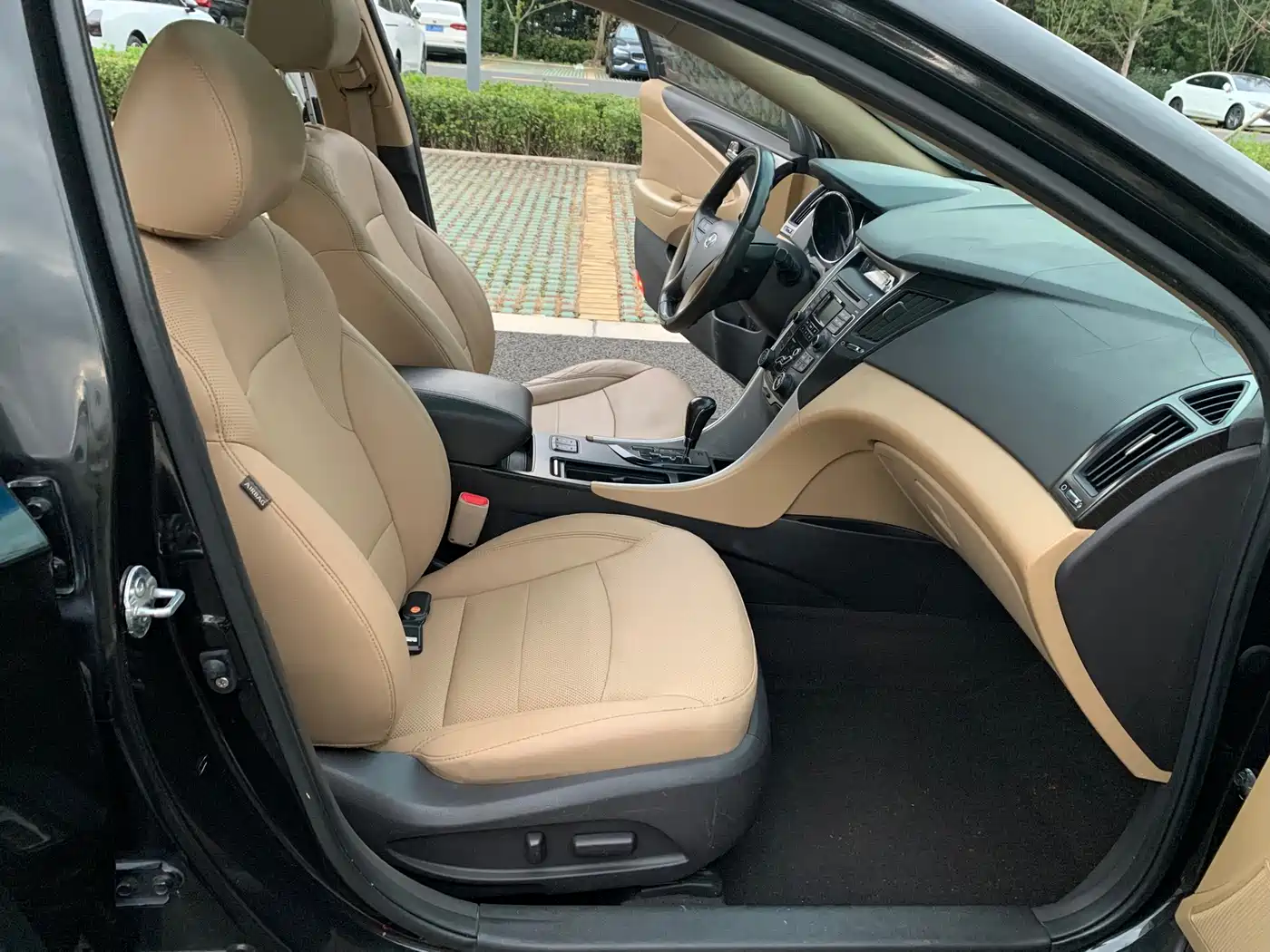 Hyundai Sonata 2011 2.0L Auto Premium Edition фото 9