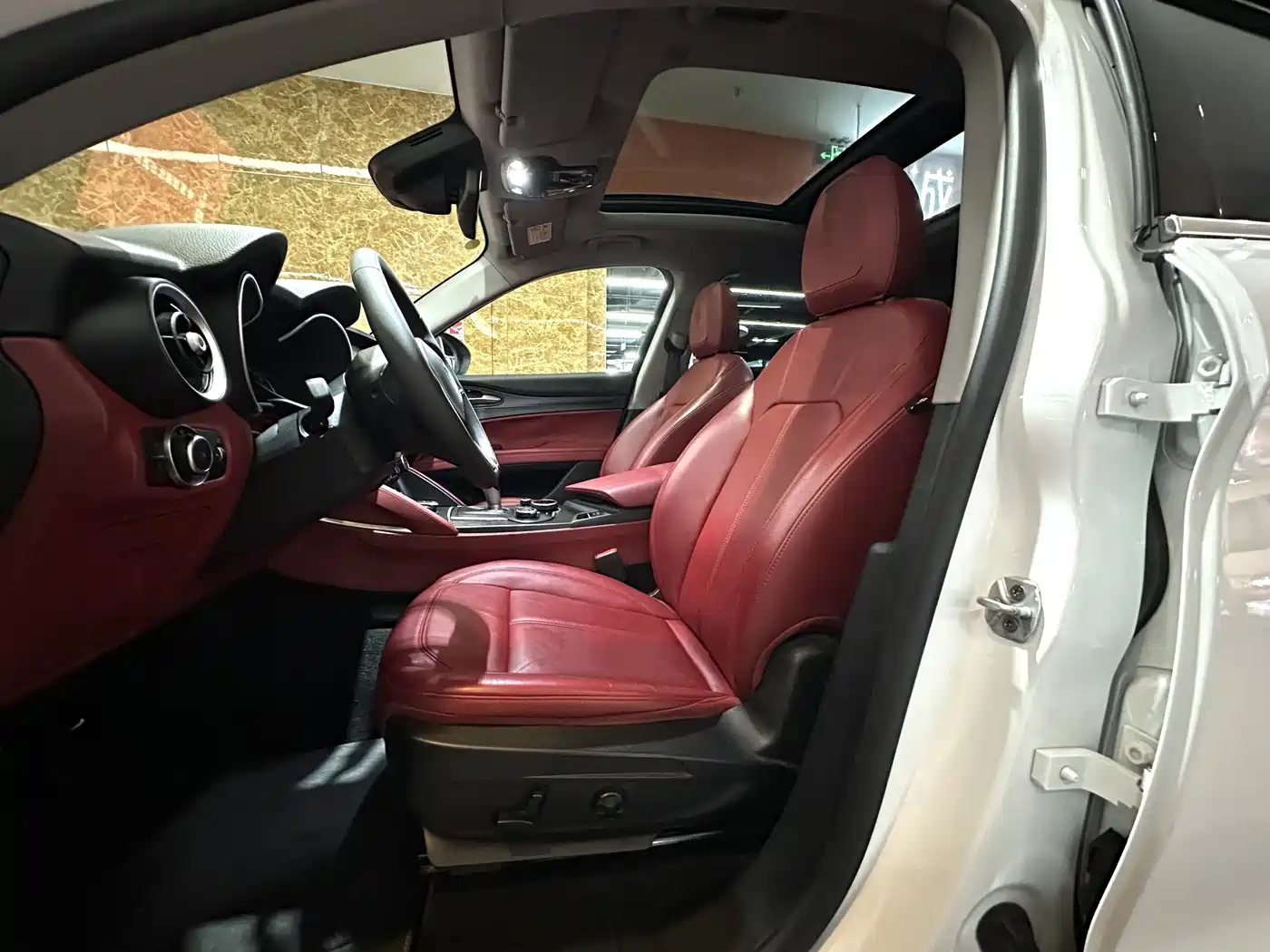 Alfa Romeo Stelvio 2018 2017 2.0T 200HP Luxury Edition