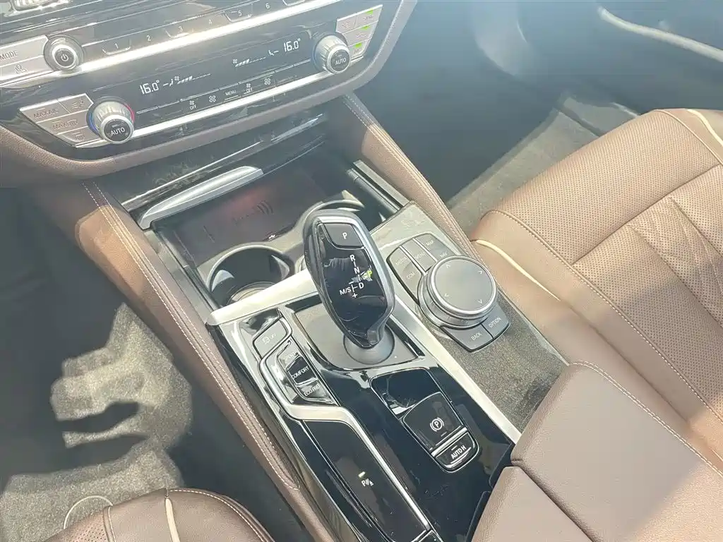 BMW 5 Series 2022 Model Second Facelift 525Li M Sport Package фото 15