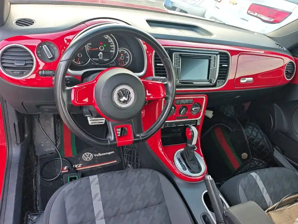 Volkswagen Beetle 2018 180TSI Trend Joy Edition фото 10