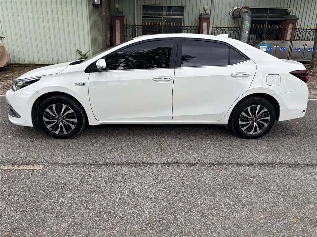 Toyota Corolla Twin Engine E+ 2020 1.8L E-CVT Comfort Edition фото 7