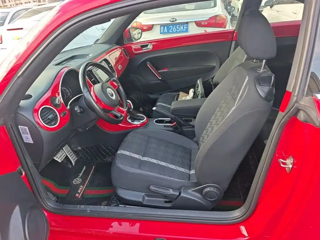 Volkswagen Beetle 2018 180TSI Trend Joy Edition фото 15