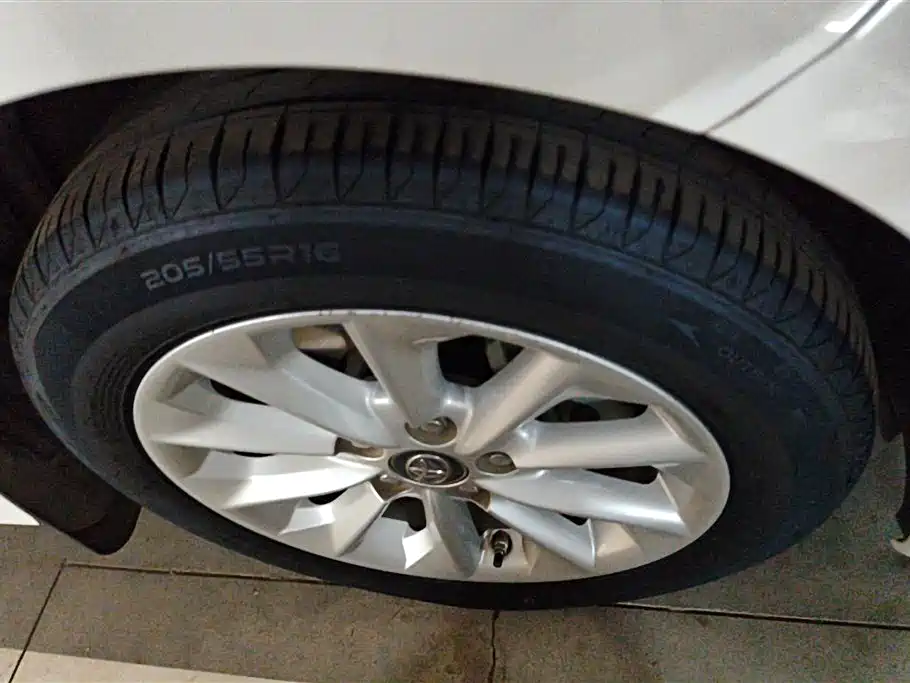 Toyota Corolla 2019 Hybrid 1.8L E-CVT GL-i Elite Edition фото 6