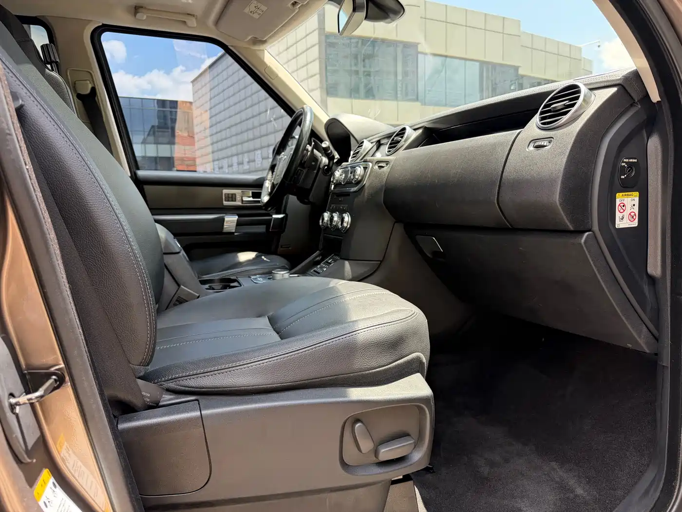 Land Rover Discovery 2016 3.0 SC V6 HSE фото 8