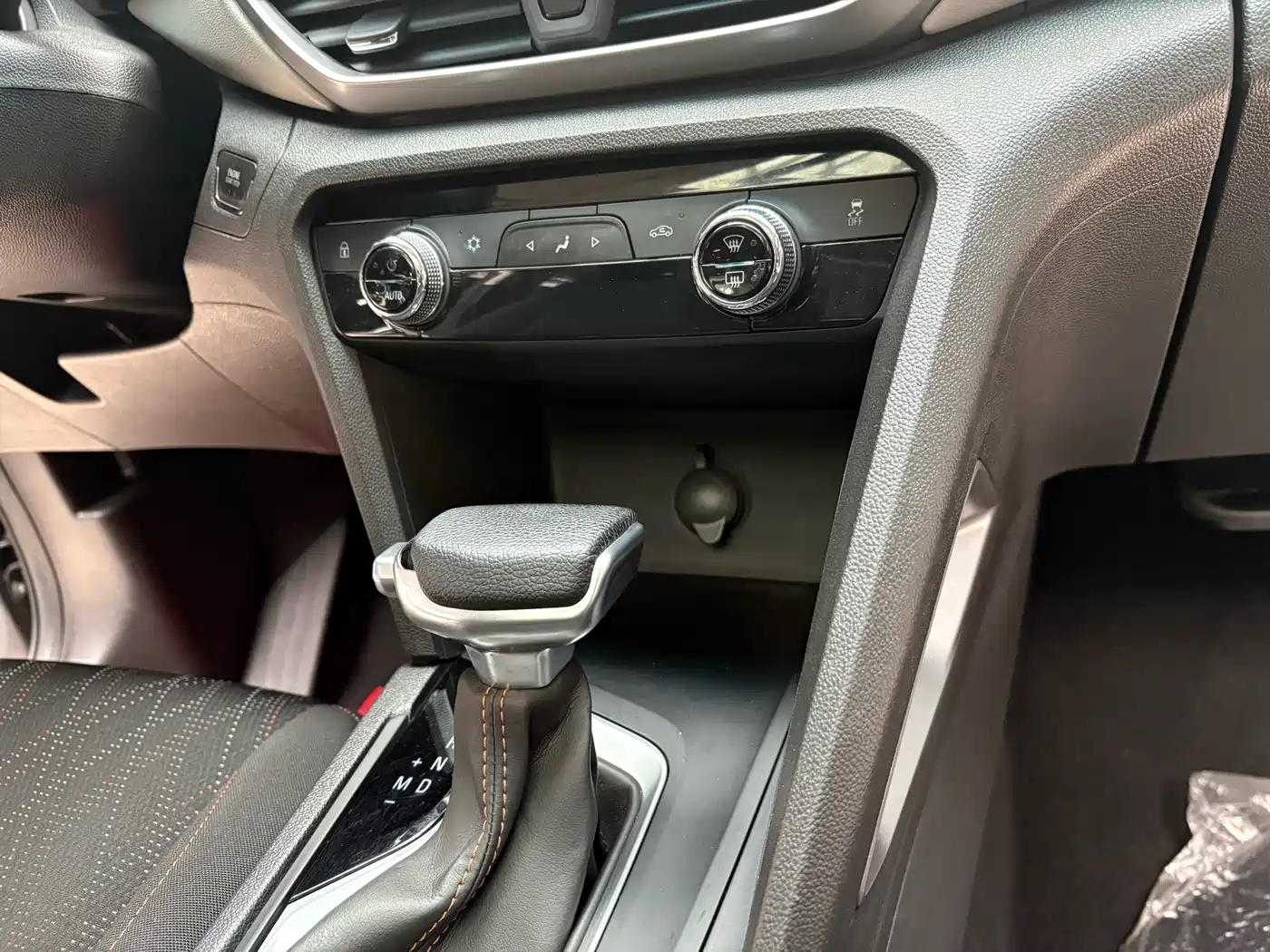 Chevrolet Volando 2018 530T Auto Sport Edition (5+2 seater) China V фото 17