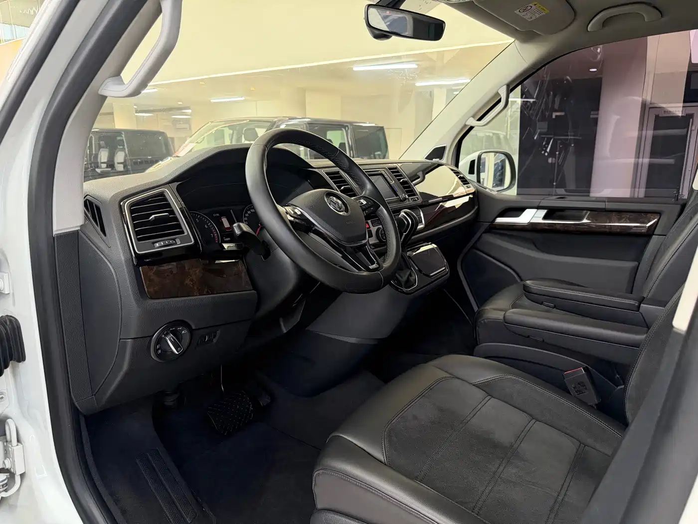 Volkswagen Multivan 2019 2019 2.0TSI 4WD Premium 7-seater