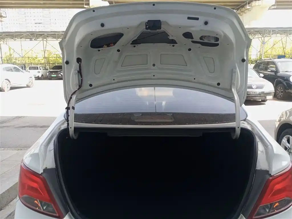 Hyundai Verna 2014 1.4L Manual Smart GLS фото 19