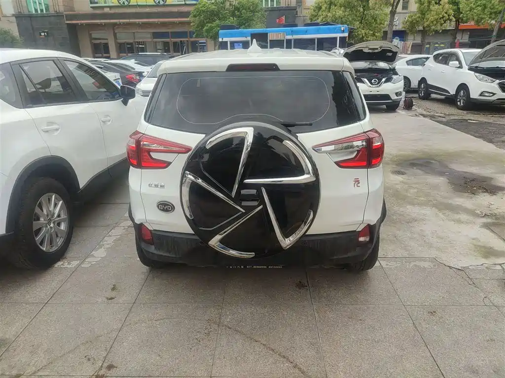 BYD Yuan 2016 1.5L Automatic Luxury фото 6