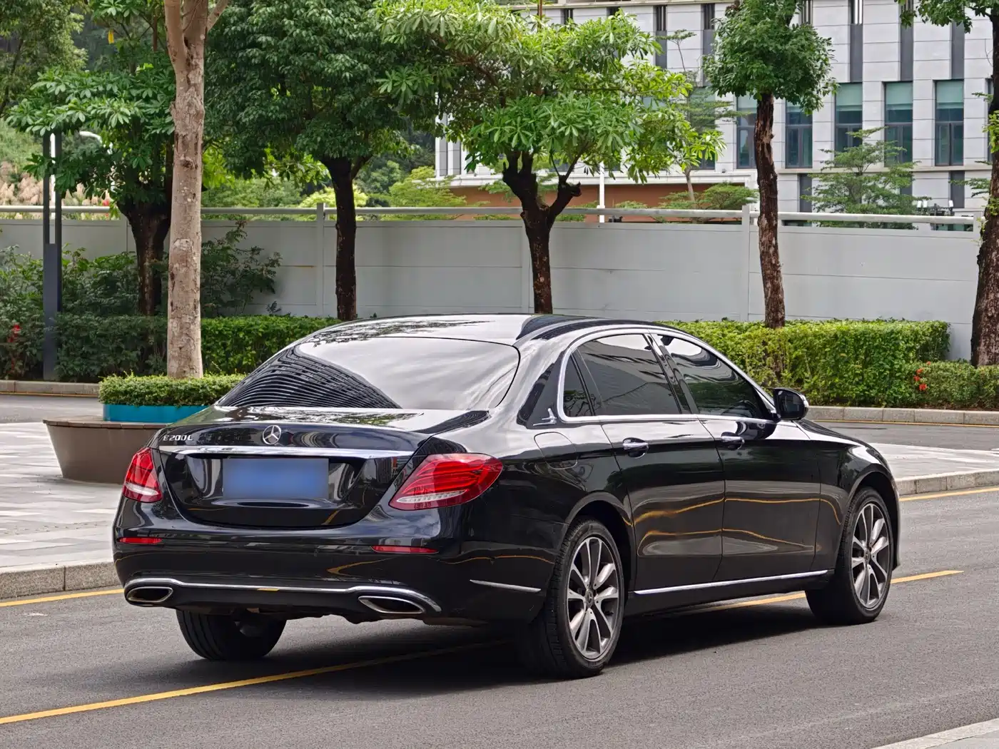 Mercedes-Benz E-Class 2018 Facelift E 200 L фото 11