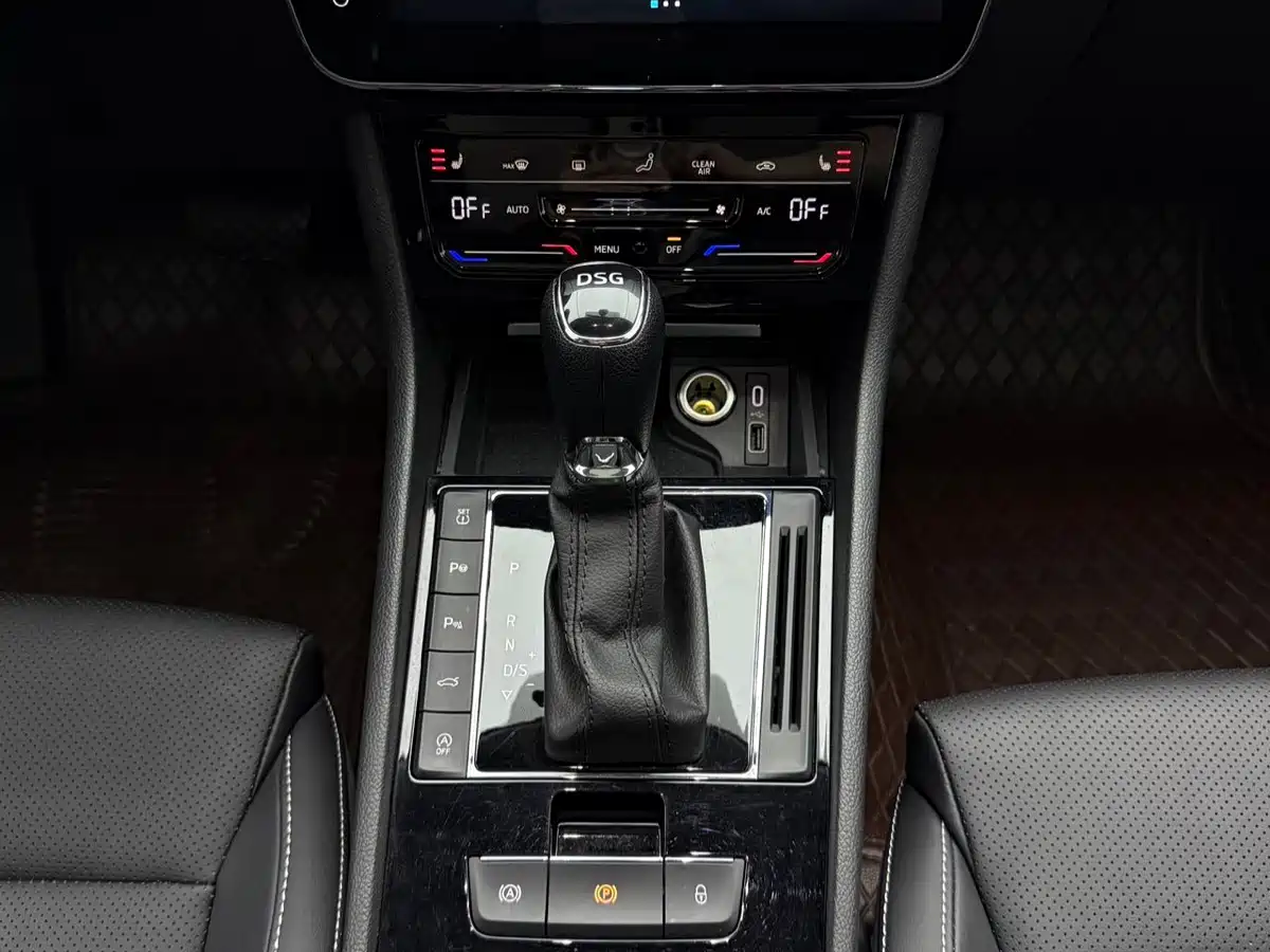 Škoda Superb 2023 TSI280 DSG Premium Edition фото 8