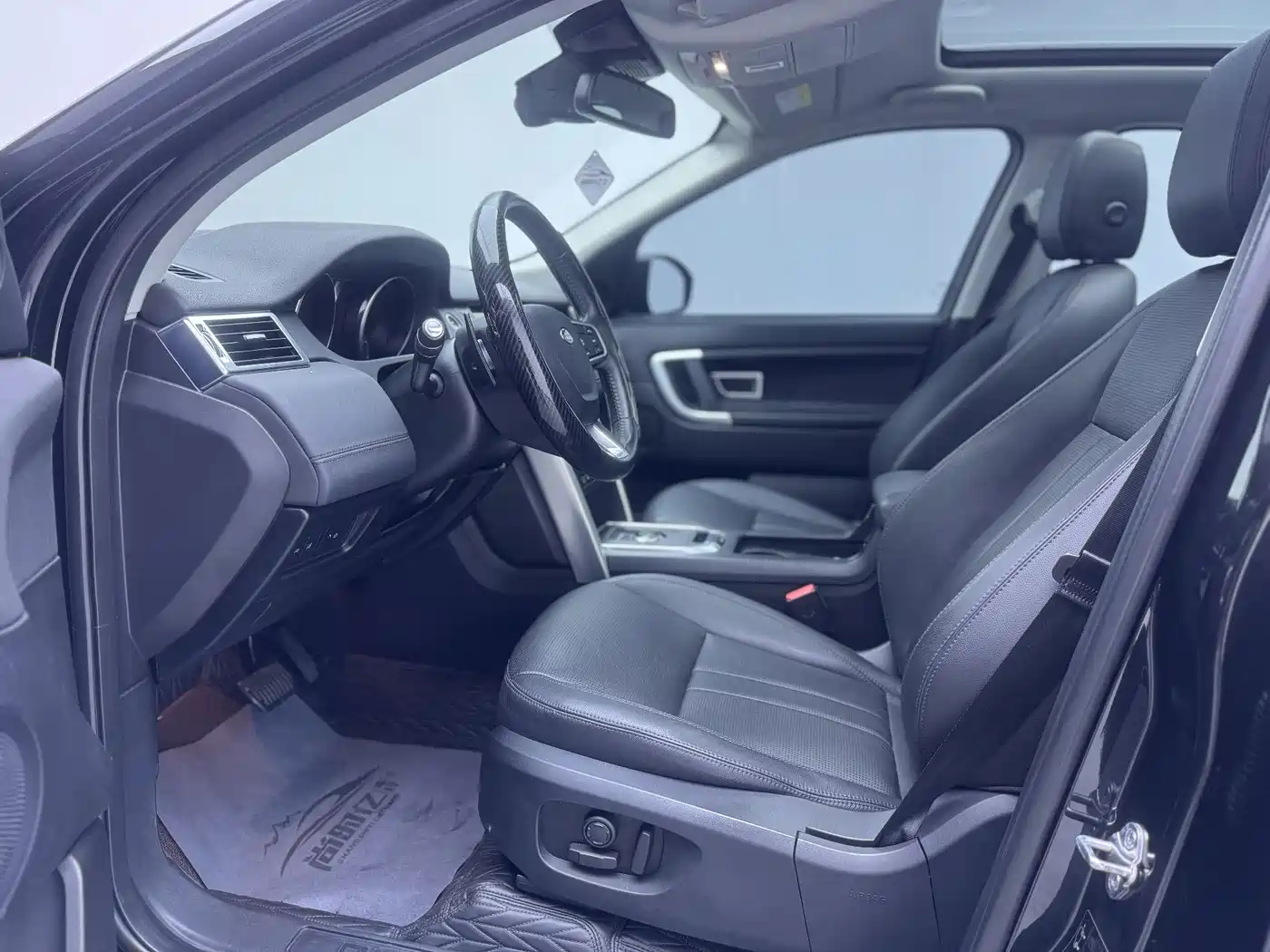 Land Rover Discovery Sport 2018 240PS SE Edition фото 8