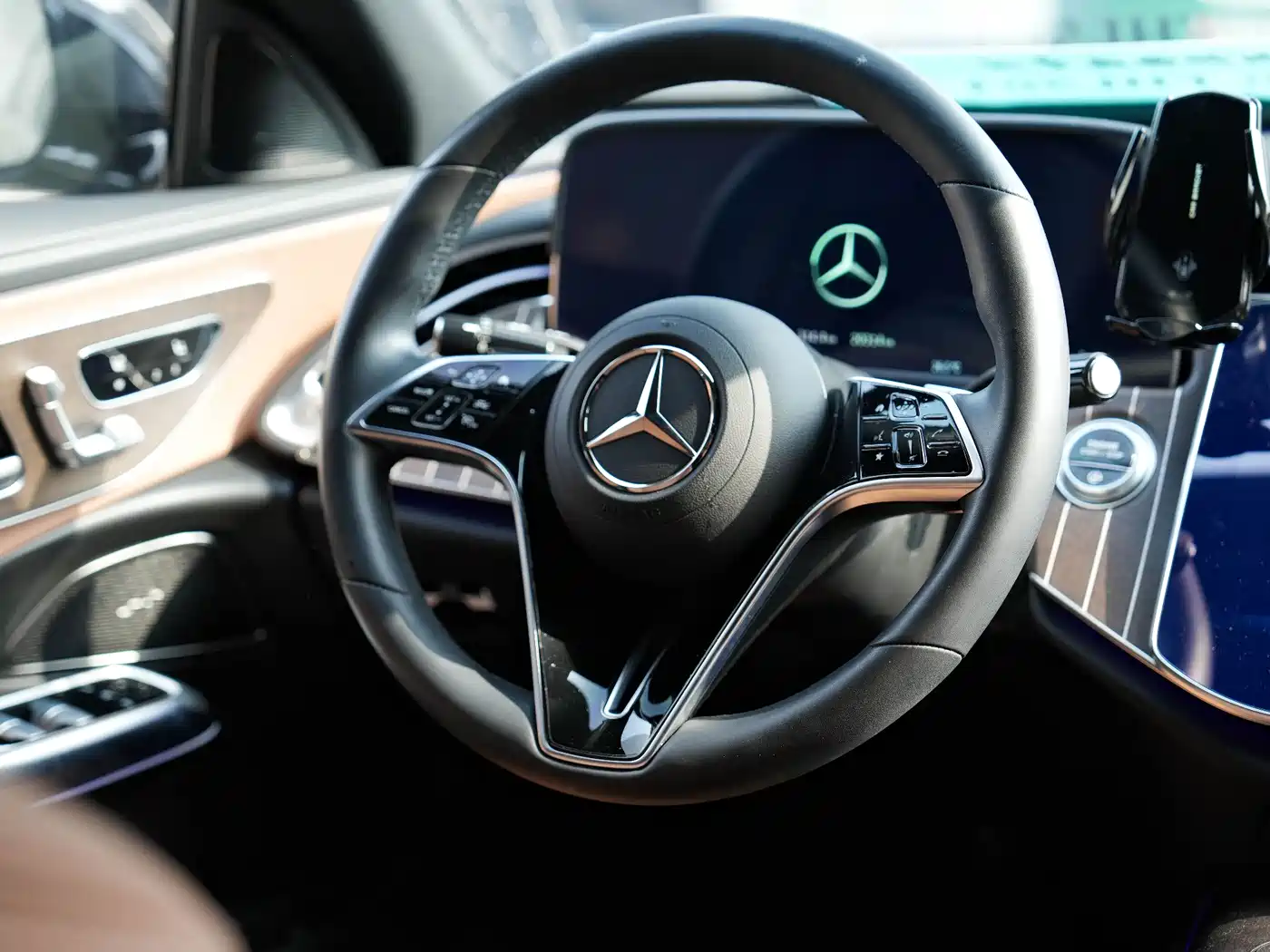 Mercedes-Benz E-Class 2024 E 300 L Fashion фото 15