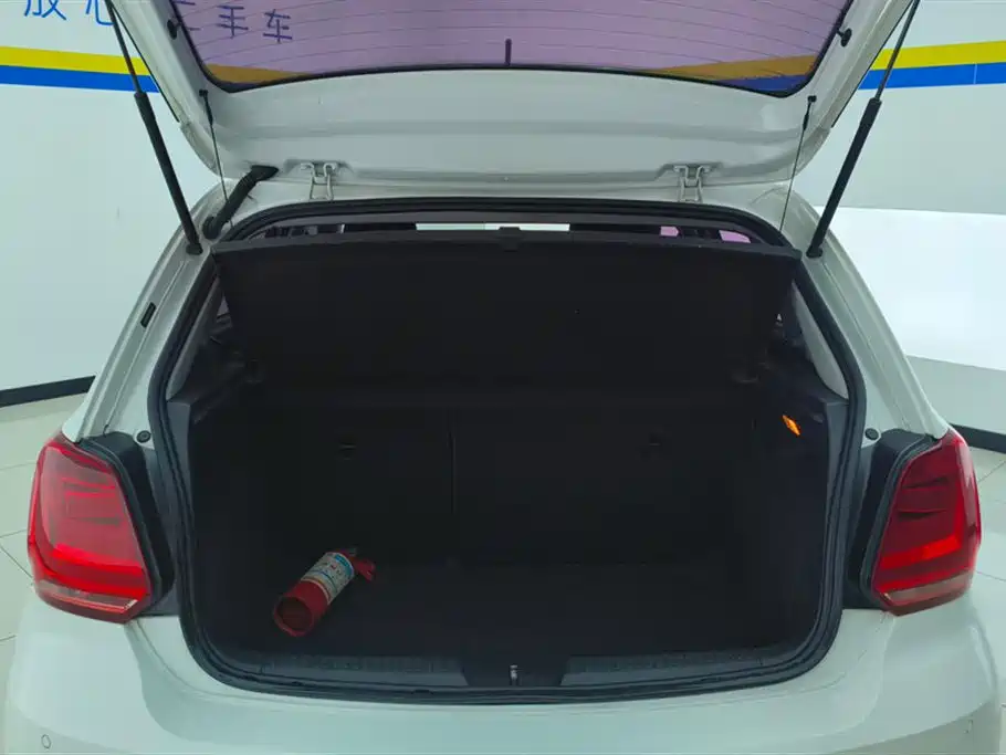 Volkswagen Polo 2016 1.6L Automatic Comfort фото 4