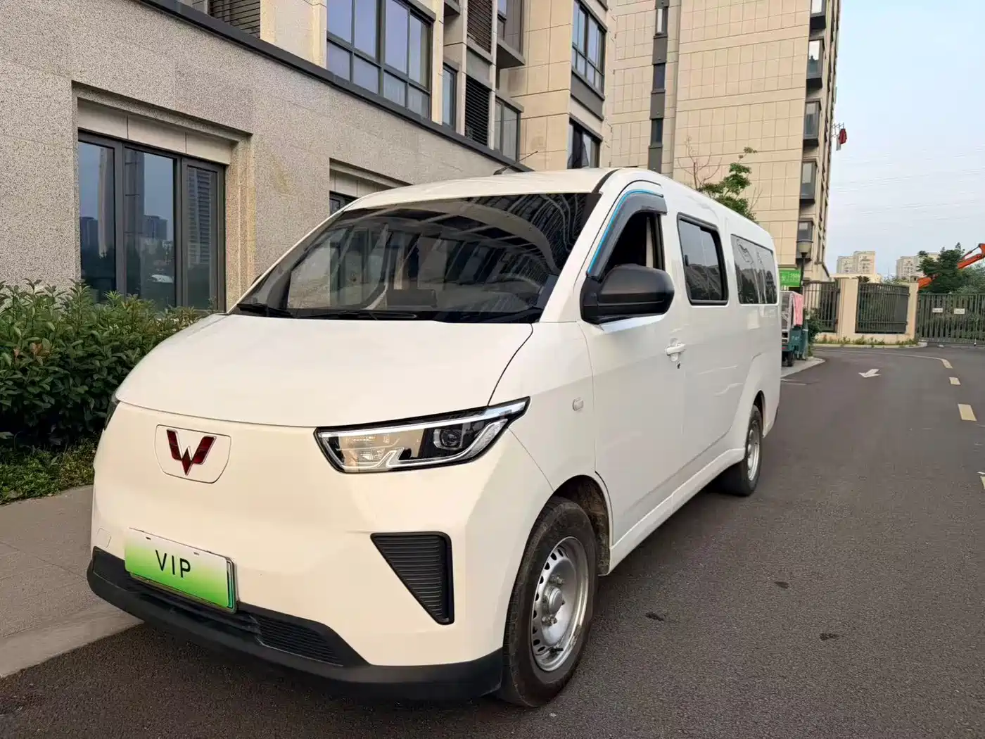 Wuling Motors Wuling Yangguang 2024 300km Comfort Passenger Version 60kW