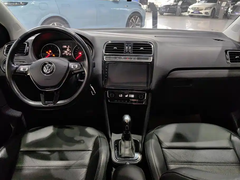 Volkswagen Polo 2016 1.6L Automatic Luxury фото 12