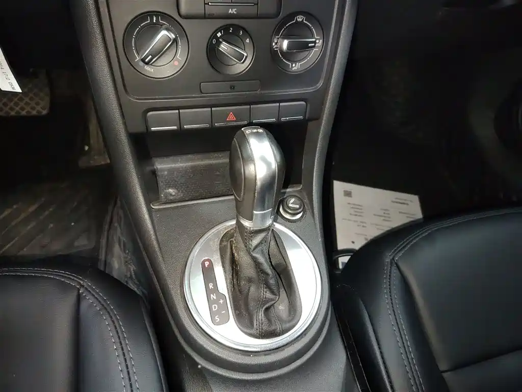 Volkswagen Beetle 2014 1.4TSI Fashion Edition фото 14