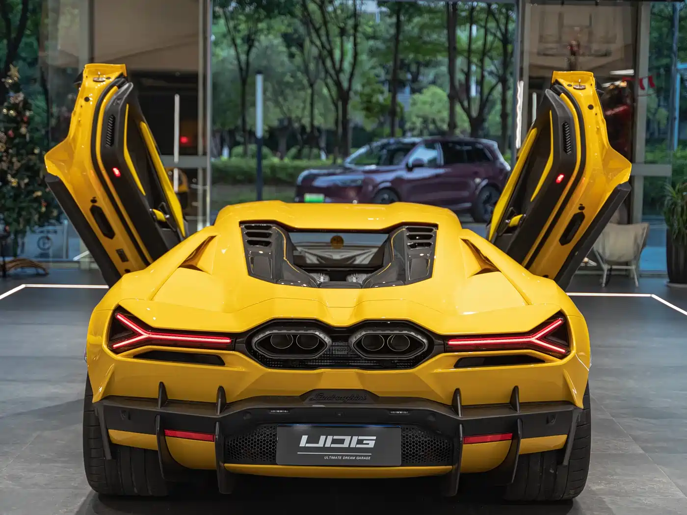 LAMBORGHINI REVUELTO