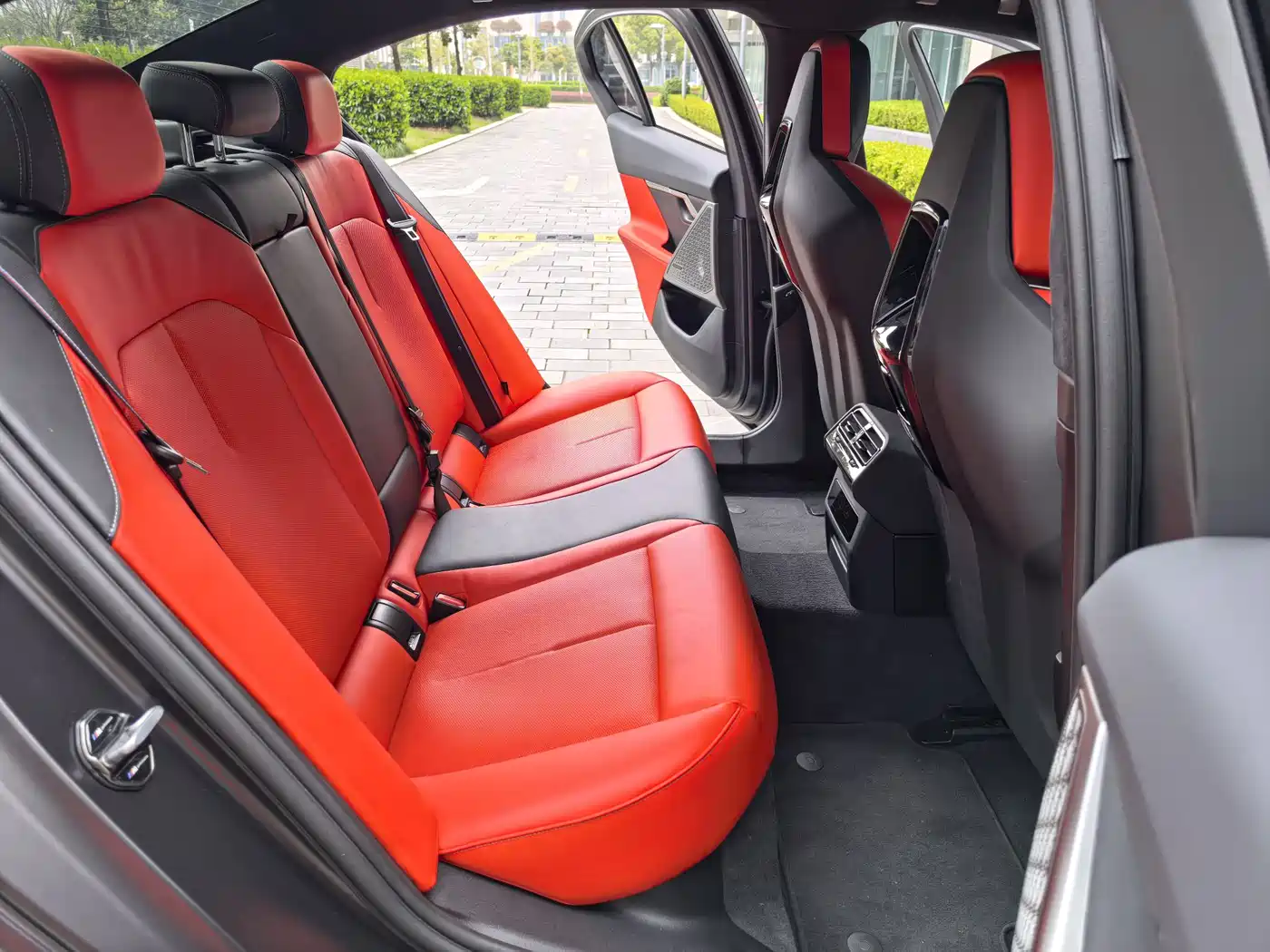 BMW M5 New Energy 2025 M5 фото 18