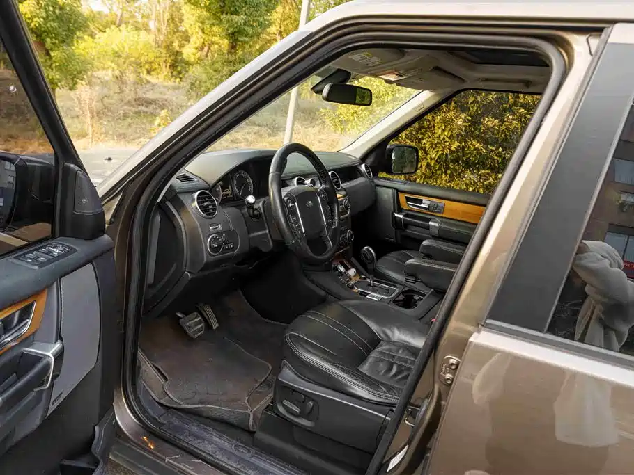 Land Rover Discovery 2012 3.0 SDV6 HSE Diesel фото 9