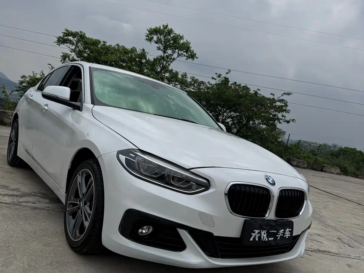 BMW 1 Series 2019 118i Fashion Edition фото 3