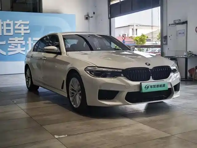 BMW 5 Series New Energy 2020 530Le Range Upgrade Pioneer Edition фото 3
