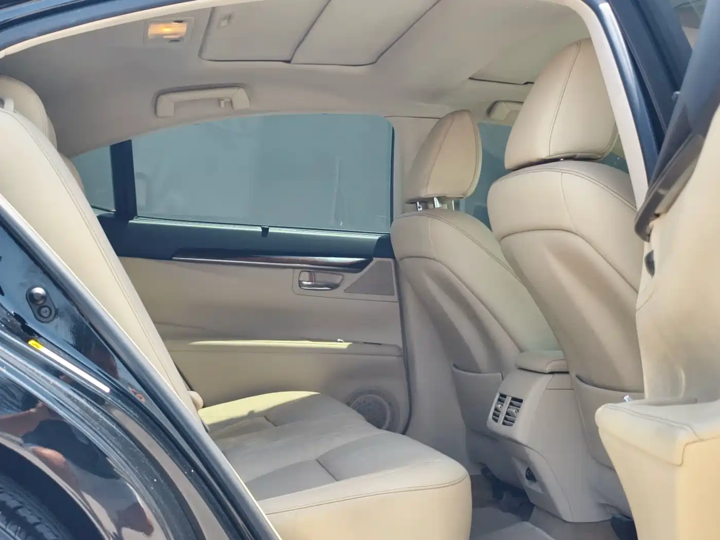 Photo 29 - Lexus ES