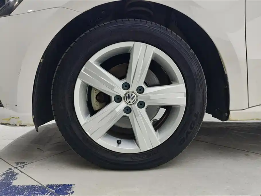 Volkswagen Lavida Tour 2017 1.6L Automatic Trend Edition фото 6