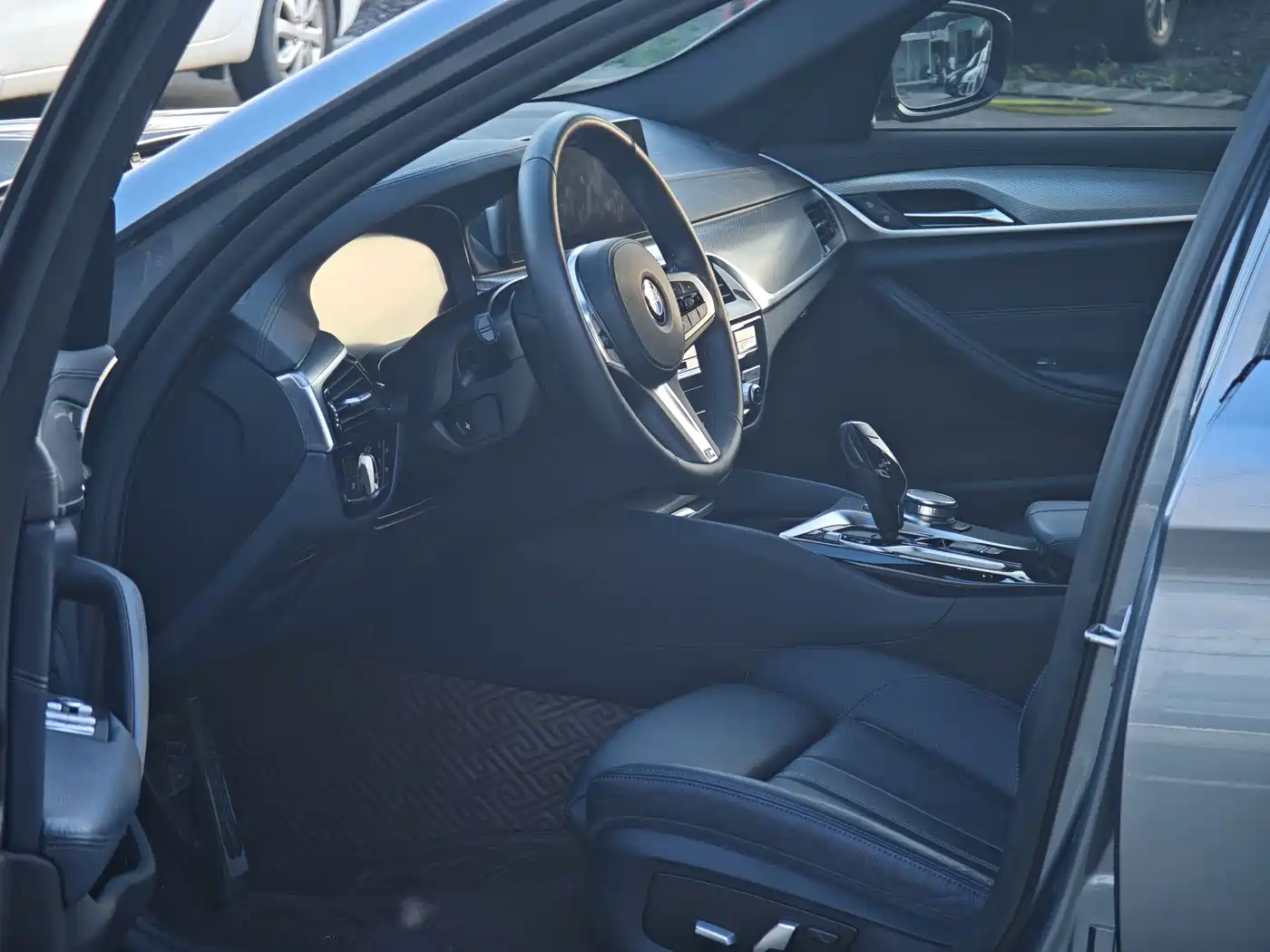 BMW 5 Series (Import) 2020 Model 525i M Sport Package фото 6