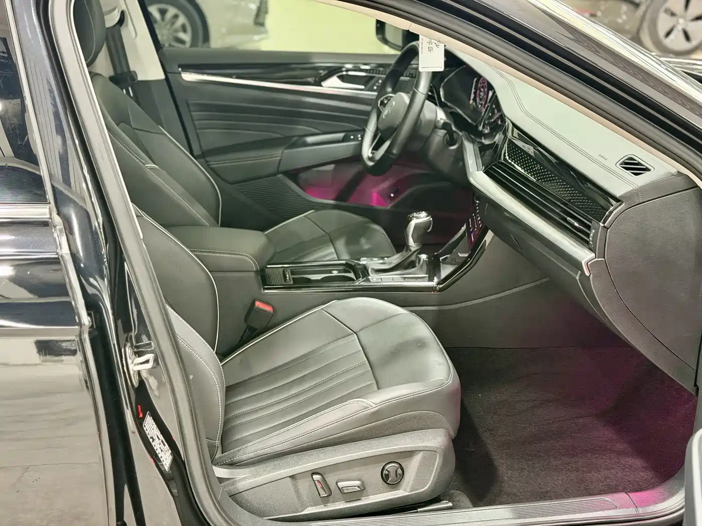 Volkswagen Passat 2023 330TSI Starlight Elite Edition фото 9