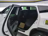 Фото 11 - Geely Atlas