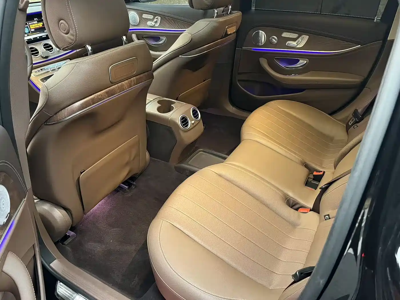 Mercedes-Benz E-Class 2020 E 300 L Luxury Model фото 4