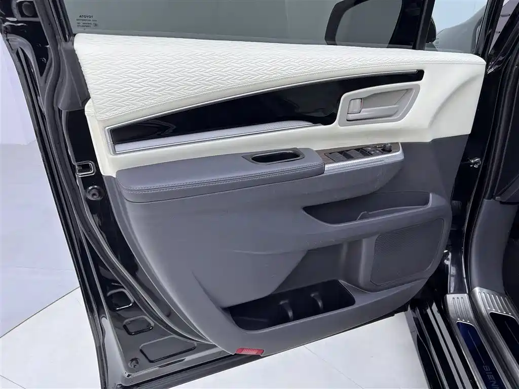 Toyota Sienna 2024 2.5L Hybrid Comfort Edition фото 19