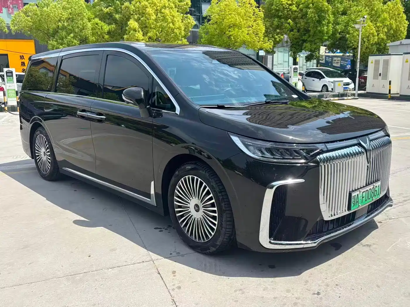Voyah Auto Voyah Dreamer 2025 PHEV AWD Flagship Kunpeng Edition фото 3