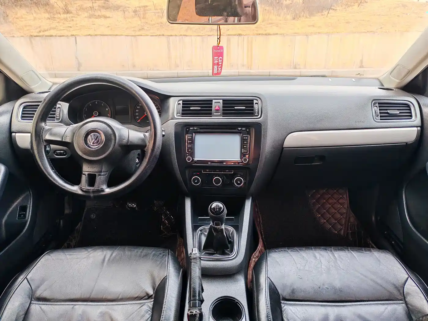 Volkswagen Sagitar 2014 Facelift 1.6L Manual Comfort фото 14