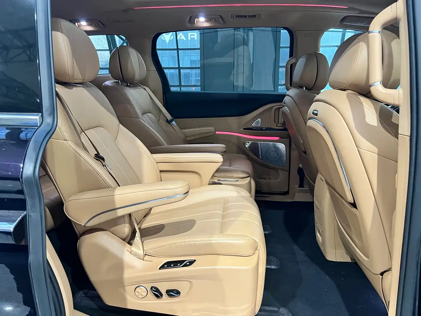 Voyah Auto Voyah Dreamer 2024 PHEV Extended Range Premium Edition фото 14