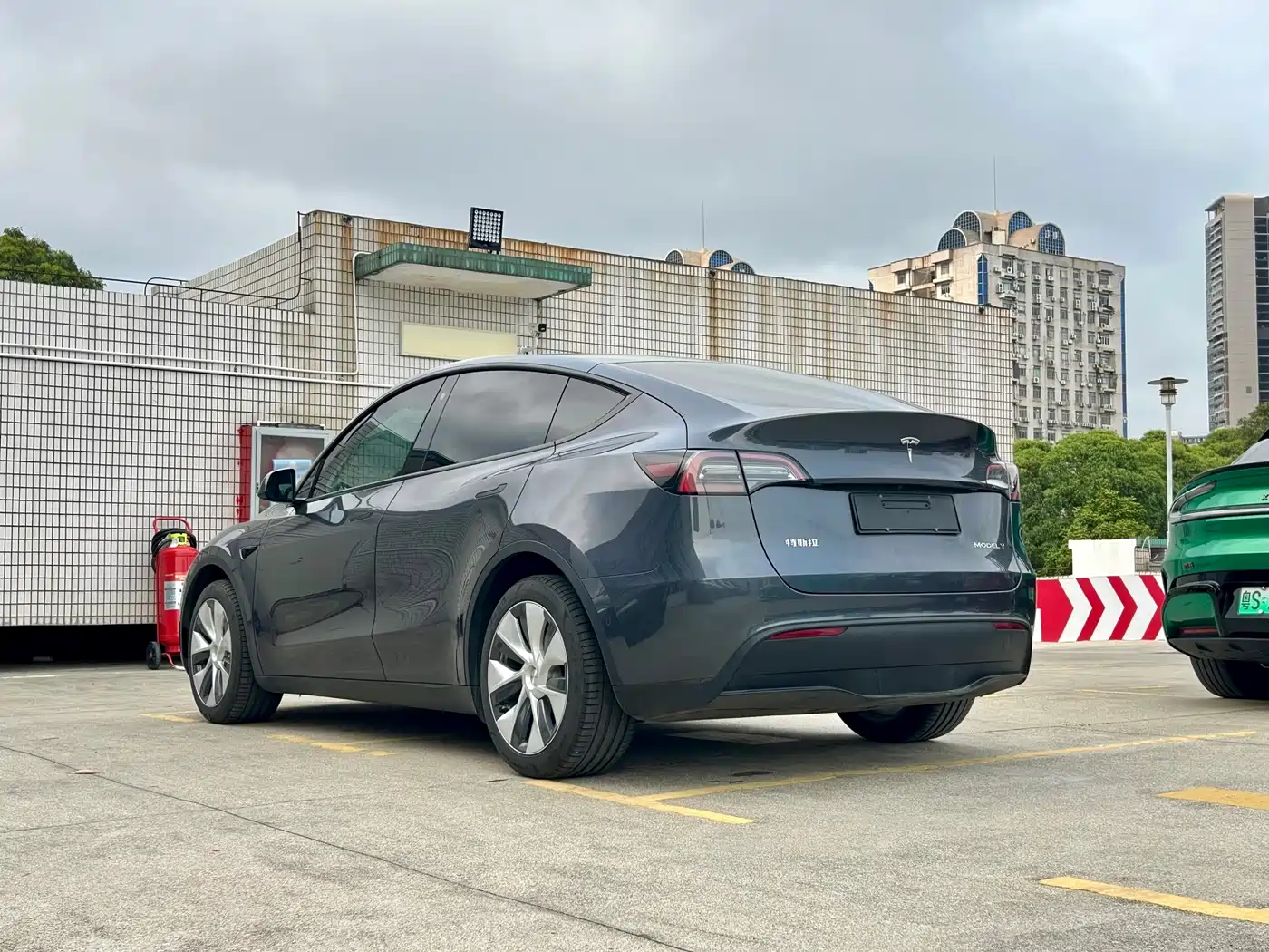 TESLA MODEL Y