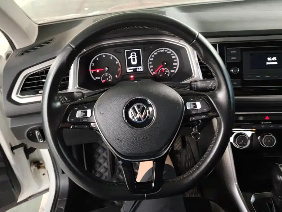 Фото 15 - Volkswagen T-ROC