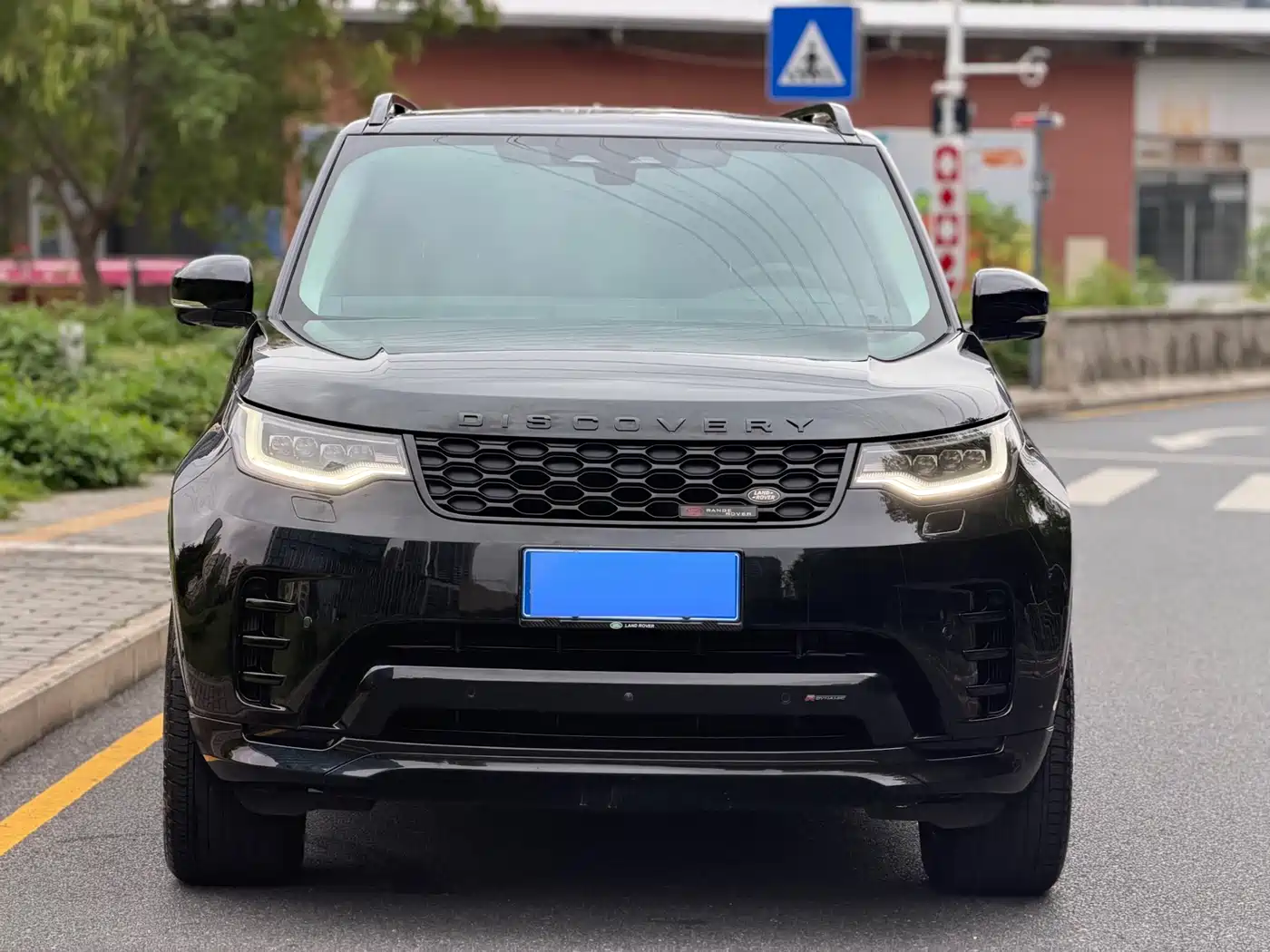 Land Rover Discovery 2023 360PS R-Dynamic SE фото 2