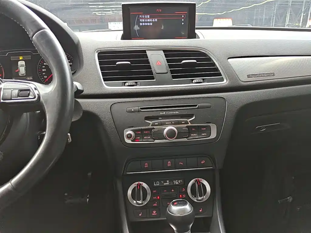 Audi Q3 2015 35 TFSI quattro Technology фото 13