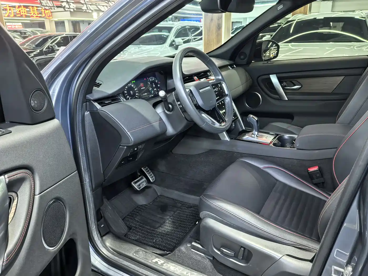 Land Rover Discovery Sport 2022 Model 249PS R-Dynamic S Performance Edition 5-Seater фото 5