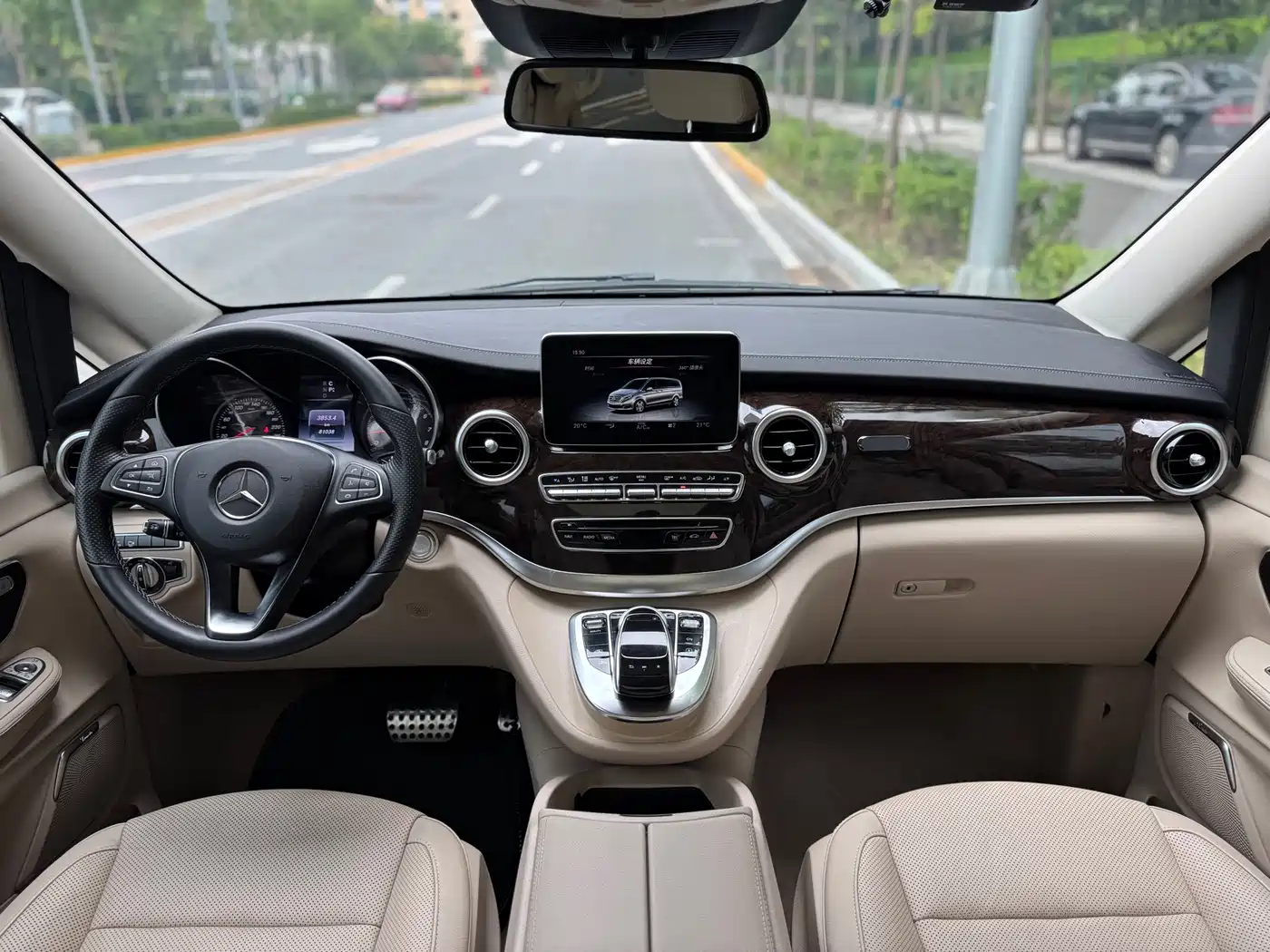 Mercedes-Benz V-Class 2017 Model V 260 Premium Edition фото 6