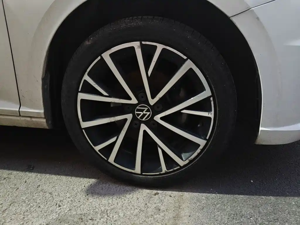 Фото 24 - Volkswagen Lavida
