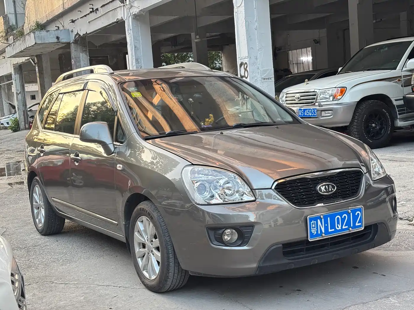 Kia Carens 2010 2011 2.0L 7-Seater Automatic Luxury