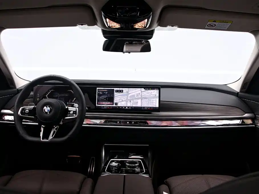 BMW 7 Series 2026 740Li Leading M Sport Package фото 5