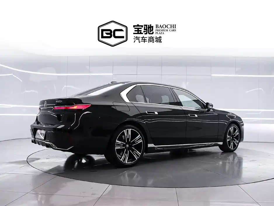 BMW 7 Series 2026 740Li Leading M Sport Package фото 3