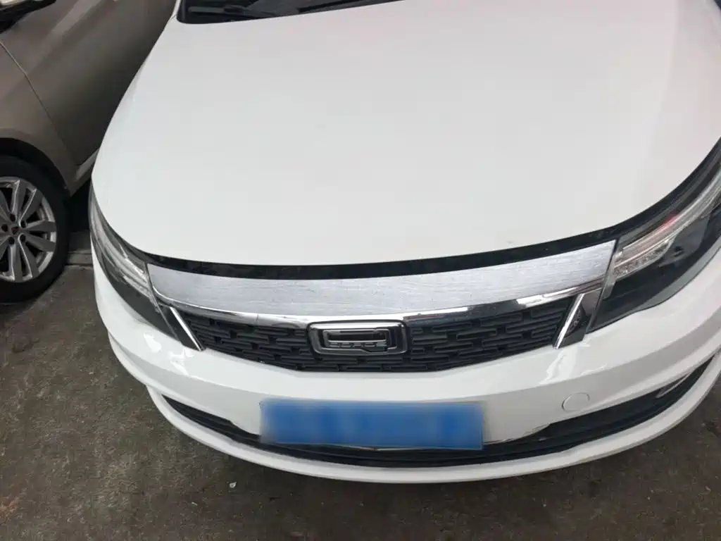 Фото 3 - Qoros 3