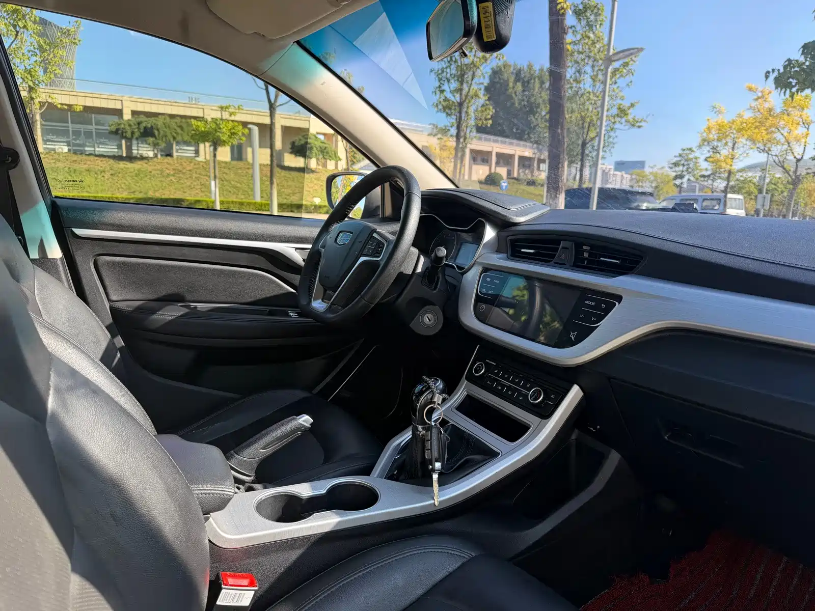 Фото 7 - Geely Vision